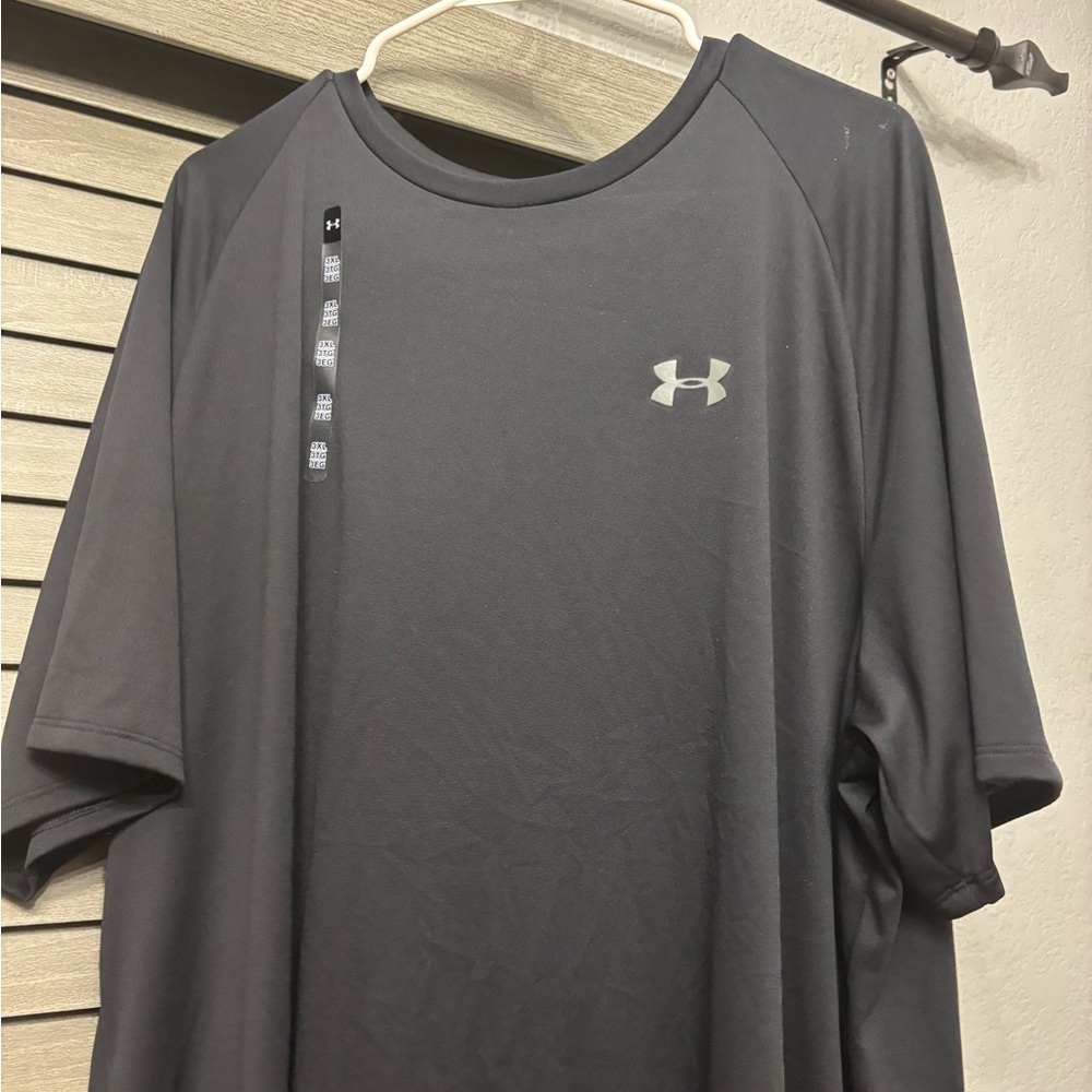 Under Armour Men's Gray T-Shirt